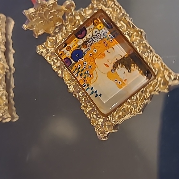 Mother Love ❤️ Earrings - Picture 5 of 7